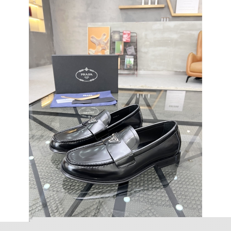 Pra*a leather shoes